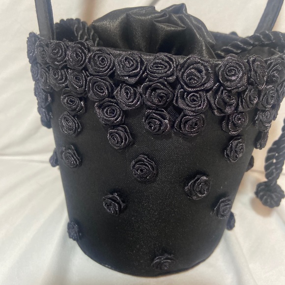 Black rosette satin/sateen handbag drawstring closure - Picture 1 of 6